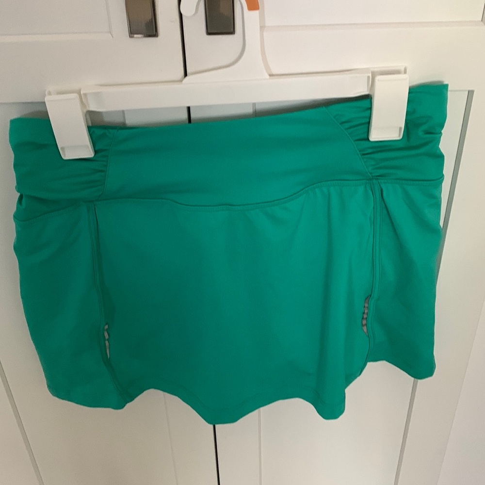 Cute green tennis skirt with built in shorties !